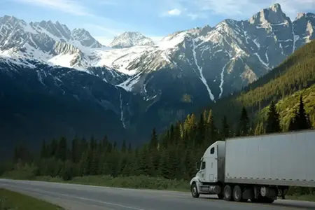 Грузы беспрепятственно поступают по дорогам из Австрии.